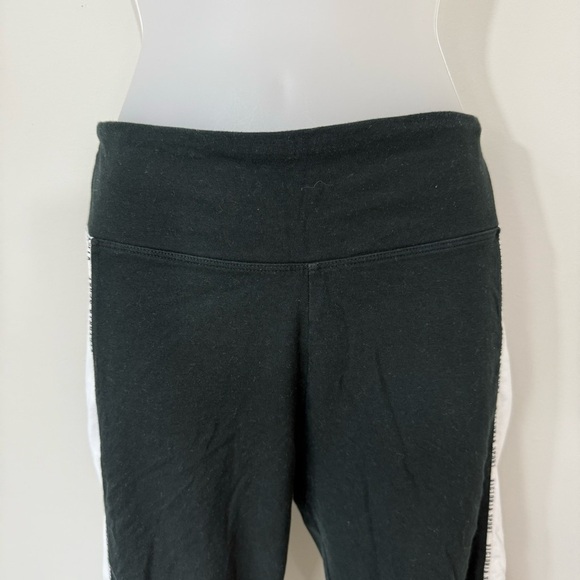 Victoria’s Secret Sport Cropped Leggings in Size Large - Picture 2 of 7